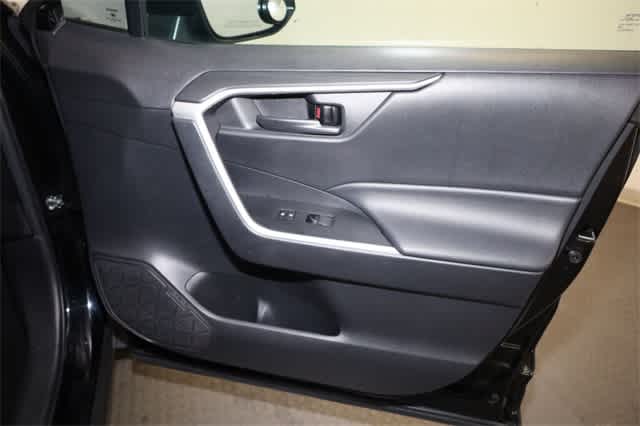 Thumbnail: 2021 Toyota RAV4 - 22