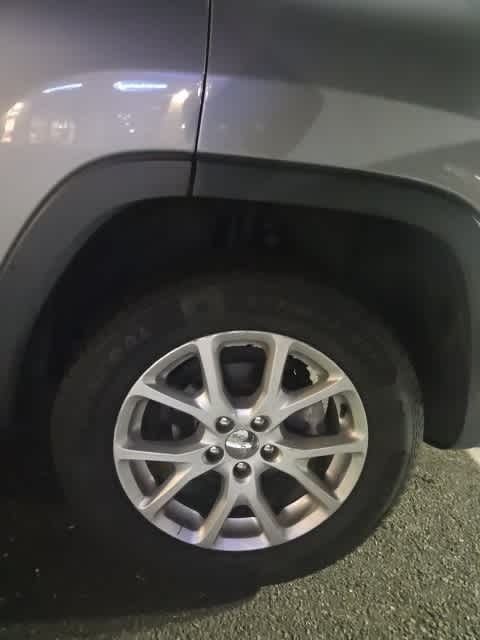 Thumbnail: 2014 Jeep Cherokee - 21