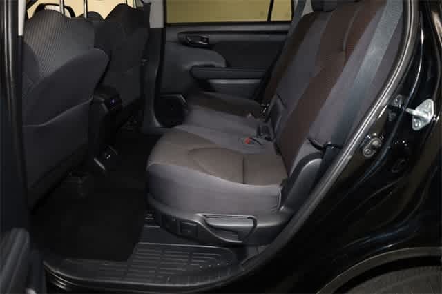 2021 Toyota Highlander LE 21