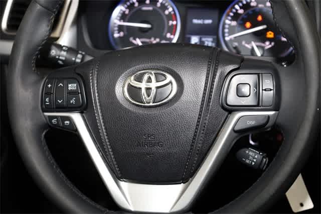 Thumbnail: 2015 Toyota Highlander - 32