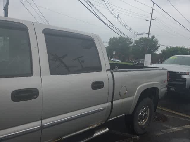 2004 GMC Sierra 2500  4