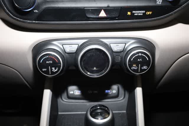 Thumbnail: 2022 Hyundai Venue - 28