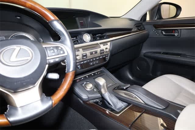 Thumbnail: 2016 Lexus ES - 23