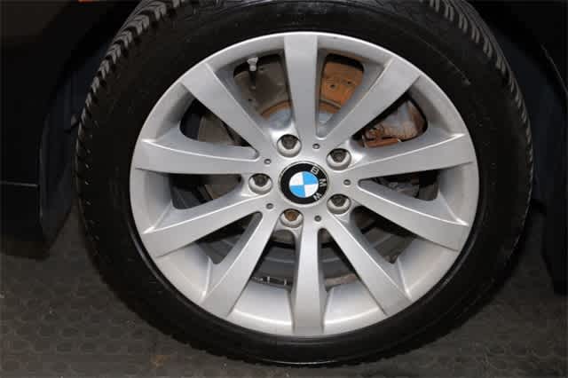 Thumbnail: 2011 BMW 3 Series - 35