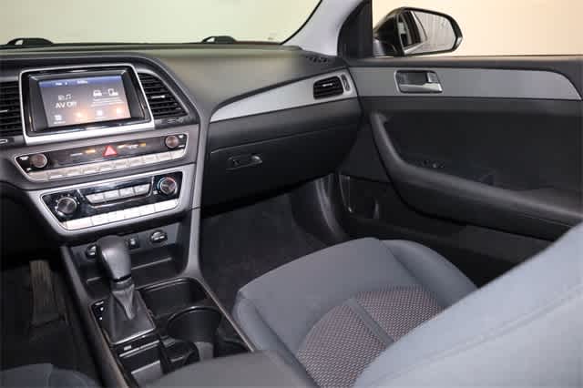 Thumbnail: 2019 Hyundai Sonata - 18