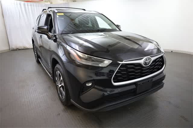 Thumbnail: 2022 Toyota Highlander - 11