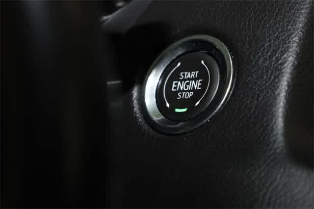 Thumbnail: 2020 Cadillac XT4 - 32