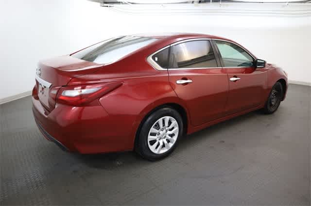 Thumbnail: 2018 Nissan Altima - 8
