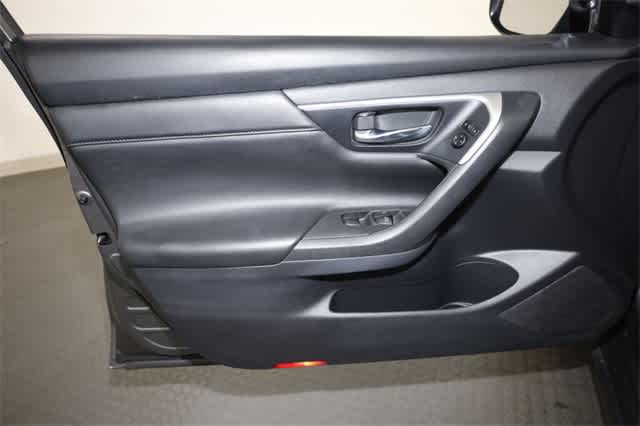 Thumbnail: 2016 Nissan Altima - 13