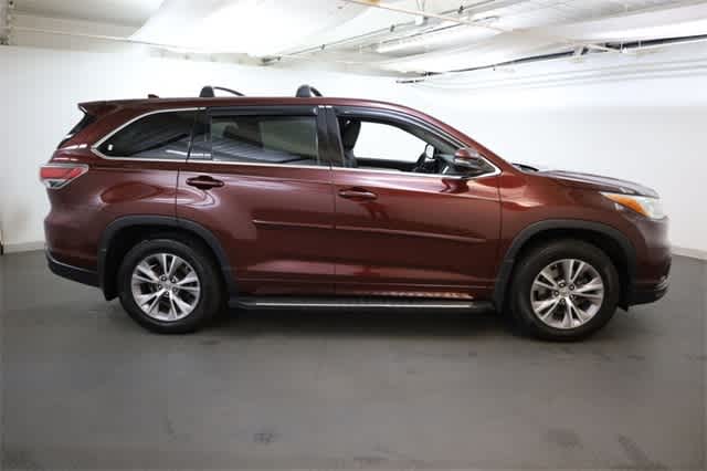 Thumbnail: 2015 Toyota Highlander - 9