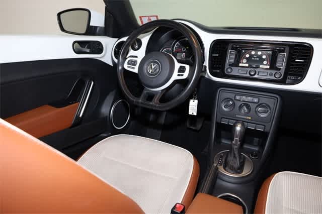 Thumbnail: 2015 Volkswagen Beetle - 16