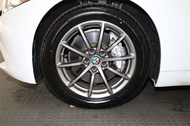 Thumbnail: 2019 Alfa Romeo Giulia - 35