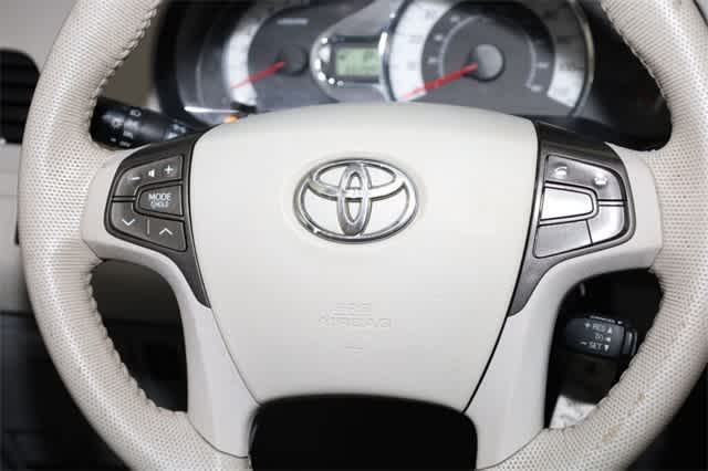 Thumbnail: 2014 Toyota Sienna - 32