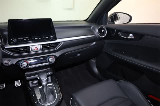 Thumbnail: 2023 Kia Forte - 18
