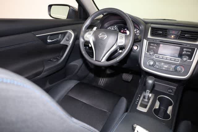 Thumbnail: 2017 Nissan Altima - 23