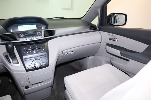 Thumbnail: 2011 Honda Odyssey - 18