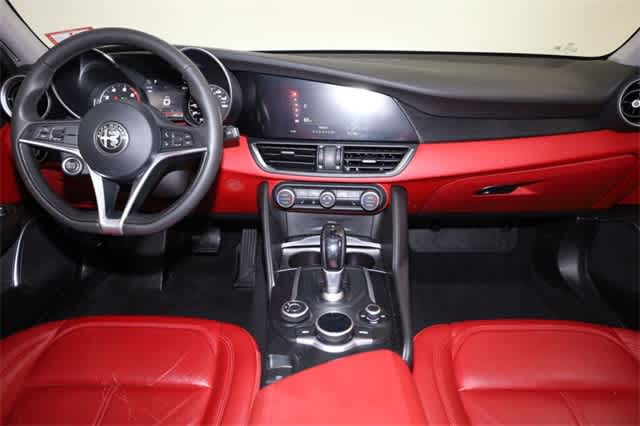 Thumbnail: 2019 Alfa Romeo Giulia - 17