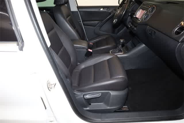 Thumbnail: 2012 Volkswagen Tiguan - 20