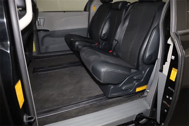 Thumbnail: 2014 Toyota Sienna - 21