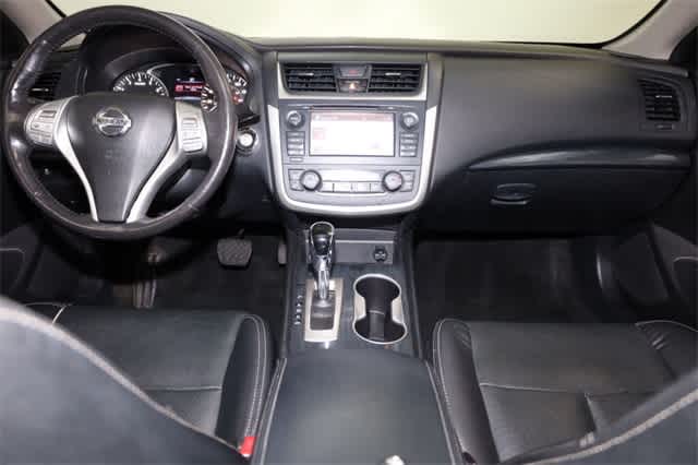 Thumbnail: 2016 Nissan Altima - 17