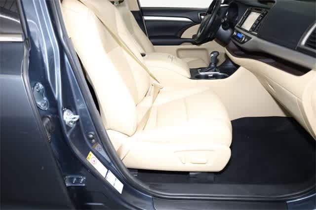Thumbnail: 2018 Toyota Highlander - 20