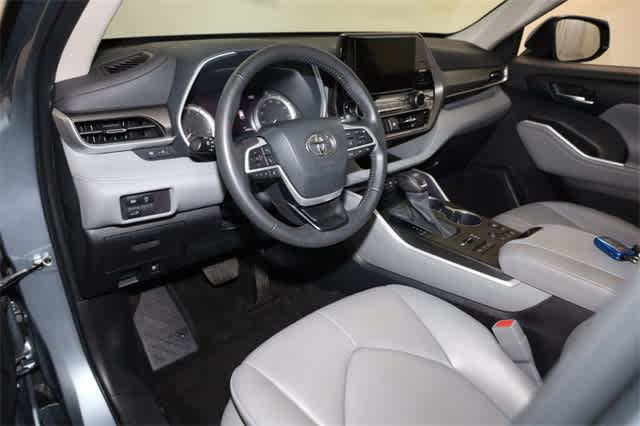 Thumbnail: 2023 Toyota Highlander - 14