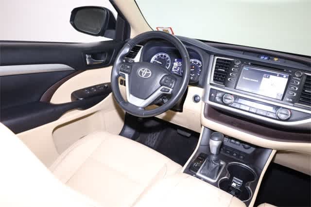 Thumbnail: 2018 Toyota Highlander - 16