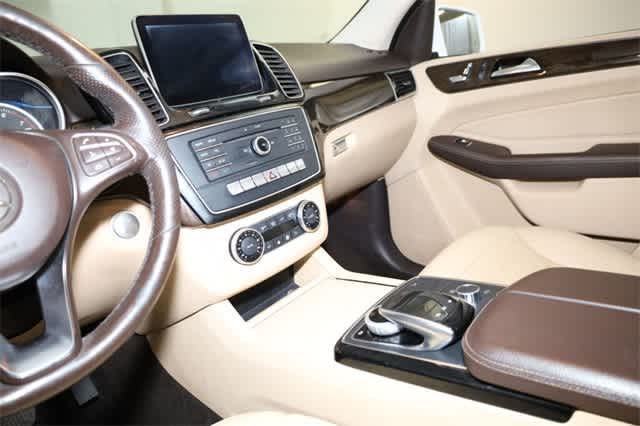 Thumbnail: 2016 Mercedes-Benz GLE - 23