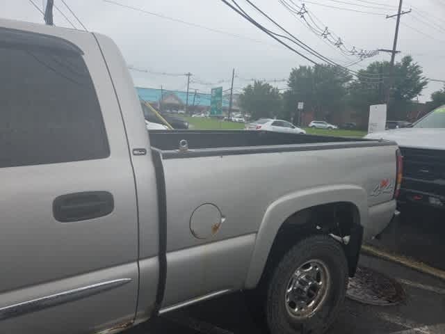 2004 GMC Sierra 2500  5