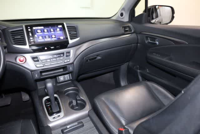 Thumbnail: 2017 Honda Pilot - 18