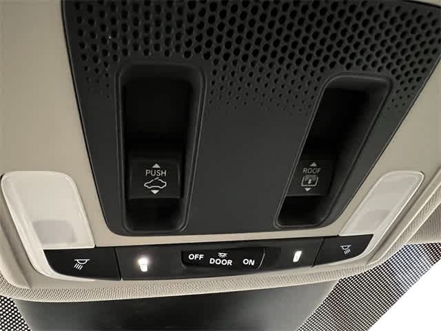 2025 Honda Pilot Touring 18