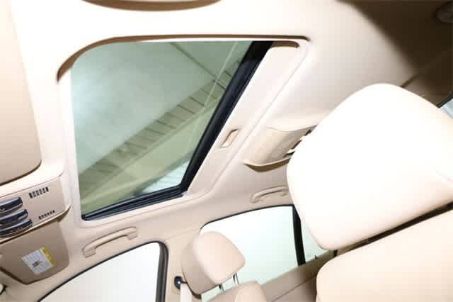 Thumbnail: 2011 BMW 3 Series - 26