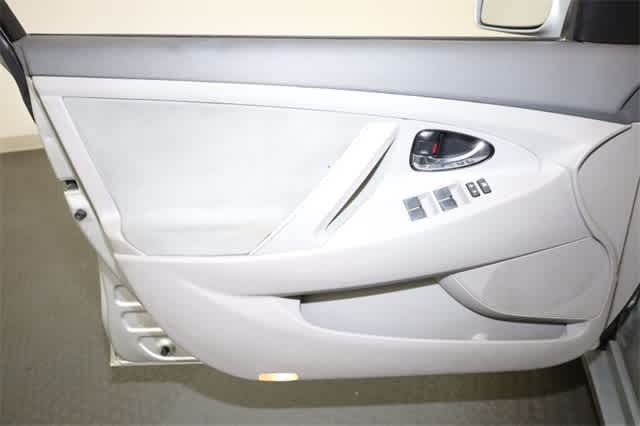 2010 Toyota Camry LE 13