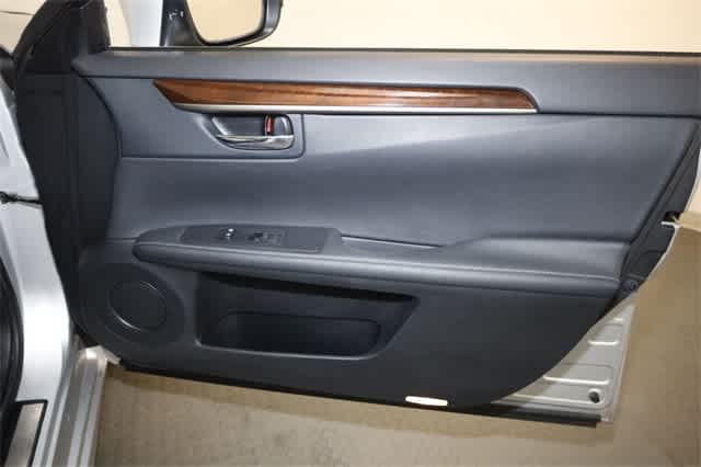 Thumbnail: 2014 Lexus ES - 22