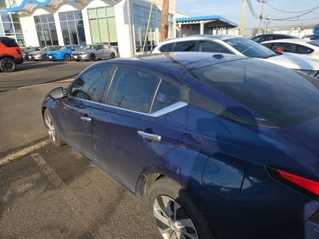 Thumbnail: 2020 Nissan Altima - 7