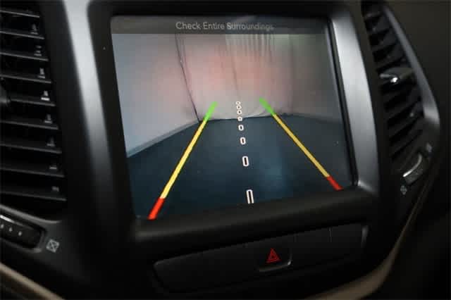 Thumbnail: 2015 Jeep Cherokee - 24