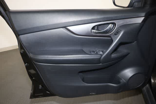 Thumbnail: 2016 Nissan Rogue - 13