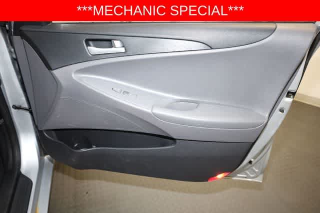 Thumbnail: 2013 Hyundai Sonata - 30
