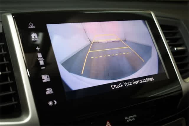 Thumbnail: 2017 Honda Pilot - 24