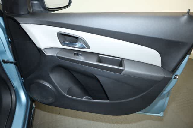 Thumbnail: 2012 Chevrolet Cruze - 30