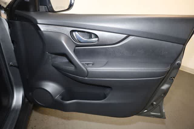 Thumbnail: 2018 Nissan Rogue - 22