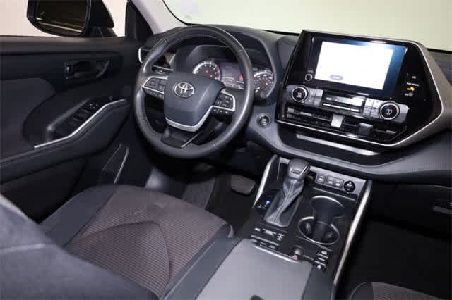 Thumbnail: 2023 Toyota Highlander - 16