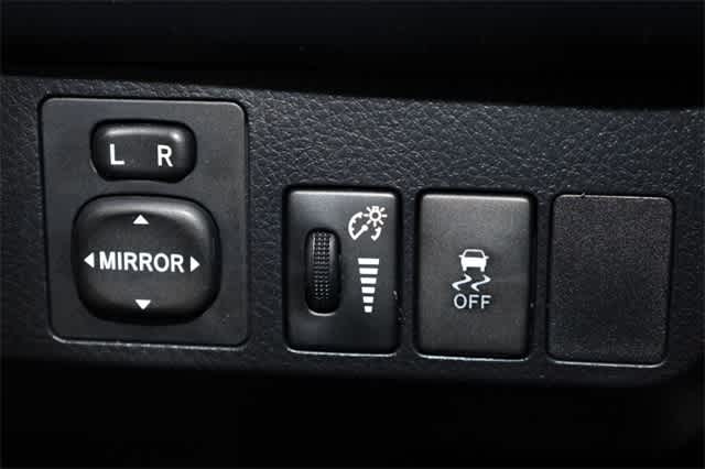 Thumbnail: 2014 Toyota RAV4 - 26