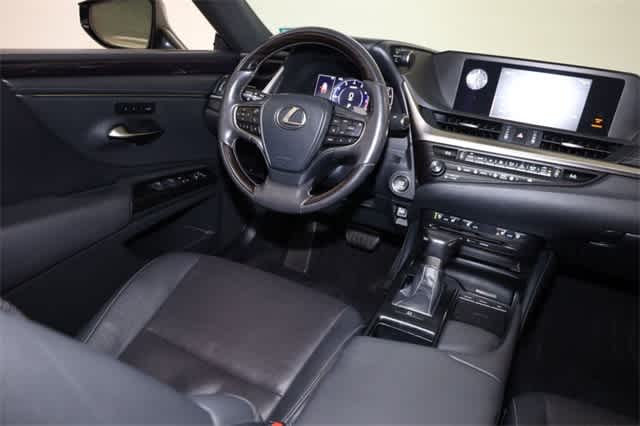 Thumbnail: 2020 Lexus ES - 16