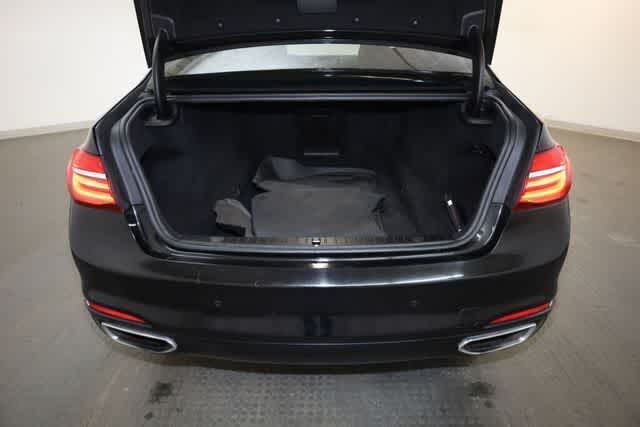 Thumbnail: 2016 BMW 7 Series - 38