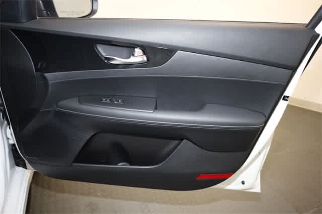 Thumbnail: 2023 Kia Forte - 22