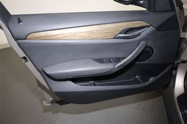 Thumbnail: 2013 BMW X1 - 13
