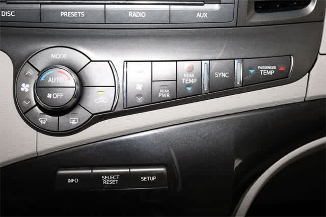 Thumbnail: 2013 Toyota Sienna - 24