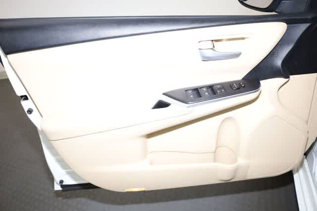 Thumbnail: 2017 Toyota Camry - 12