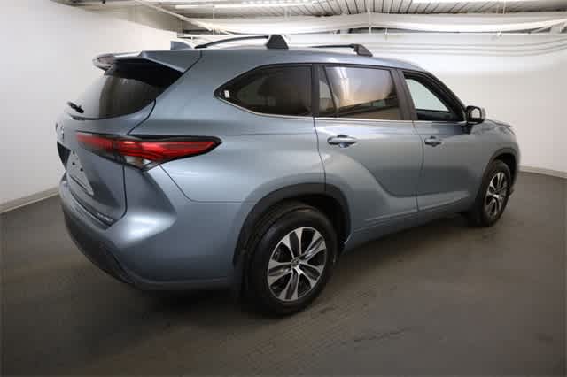Thumbnail: 2023 Toyota Highlander - 8